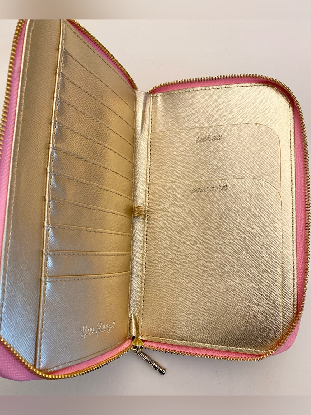Lilly Pulitzer Travel Wallet Passport Holder, NWOT, missing strap - Picture 2 of 3
